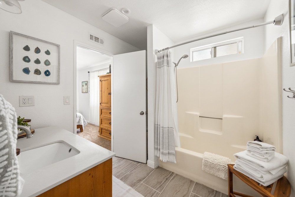 Starlight Ranch - Hot Tub, Fire Pit & Grill 3 Bedroom Home