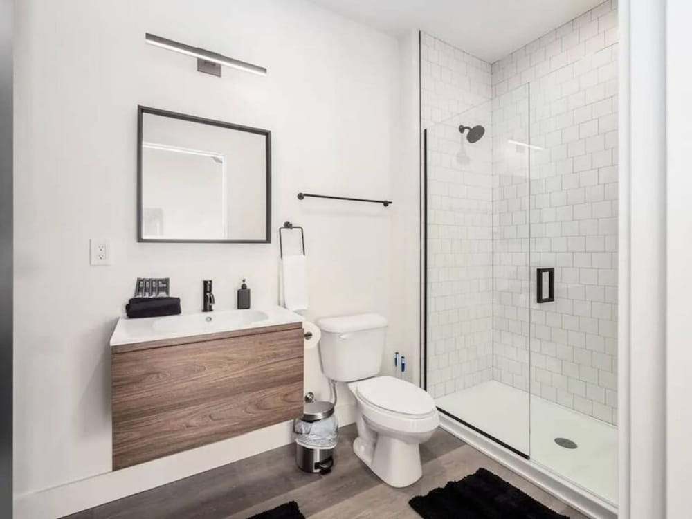 Work Of Art -3 Bedroom Elegant Townhome-columbus