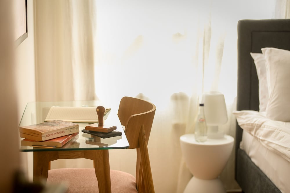 Pet-friendly 2BR Apt & Kitchen view 4