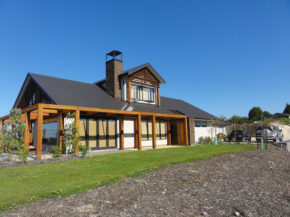 Pine Hill Lodge