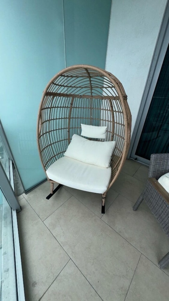 Beachfront Condo with Mesmerizing Views - Image 5