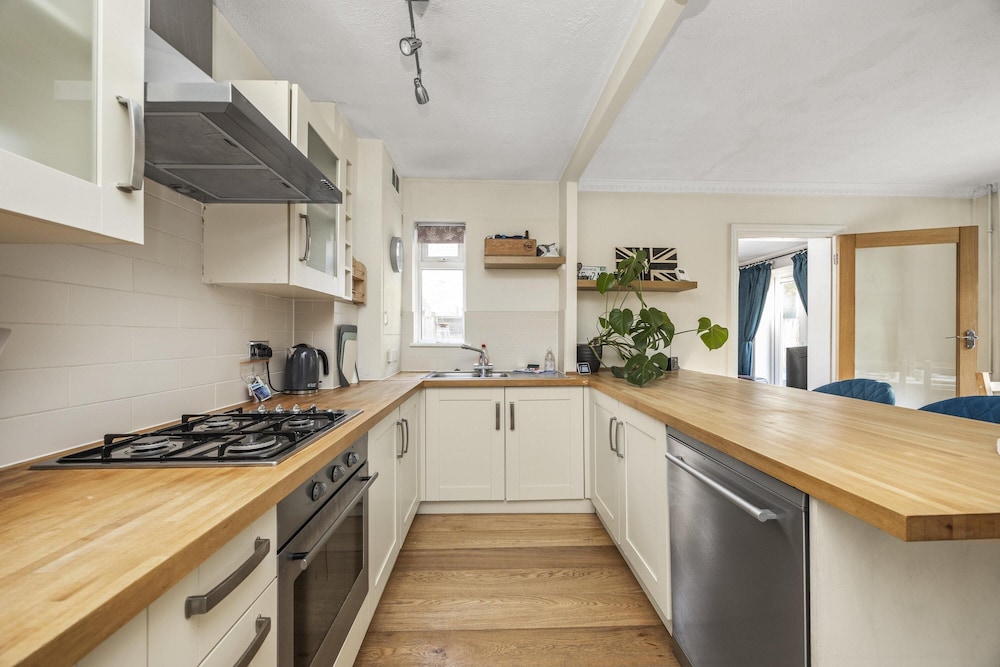Secret Garden House With Free Parking By My Getaways