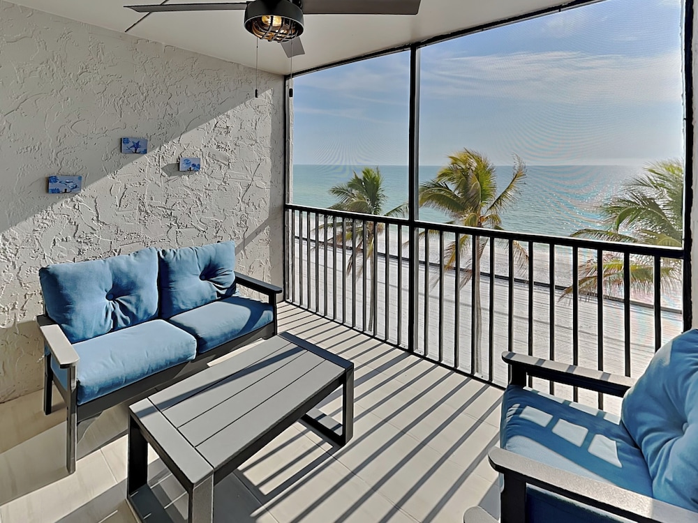 Seaside 4 by Distinctive Beach Rentals