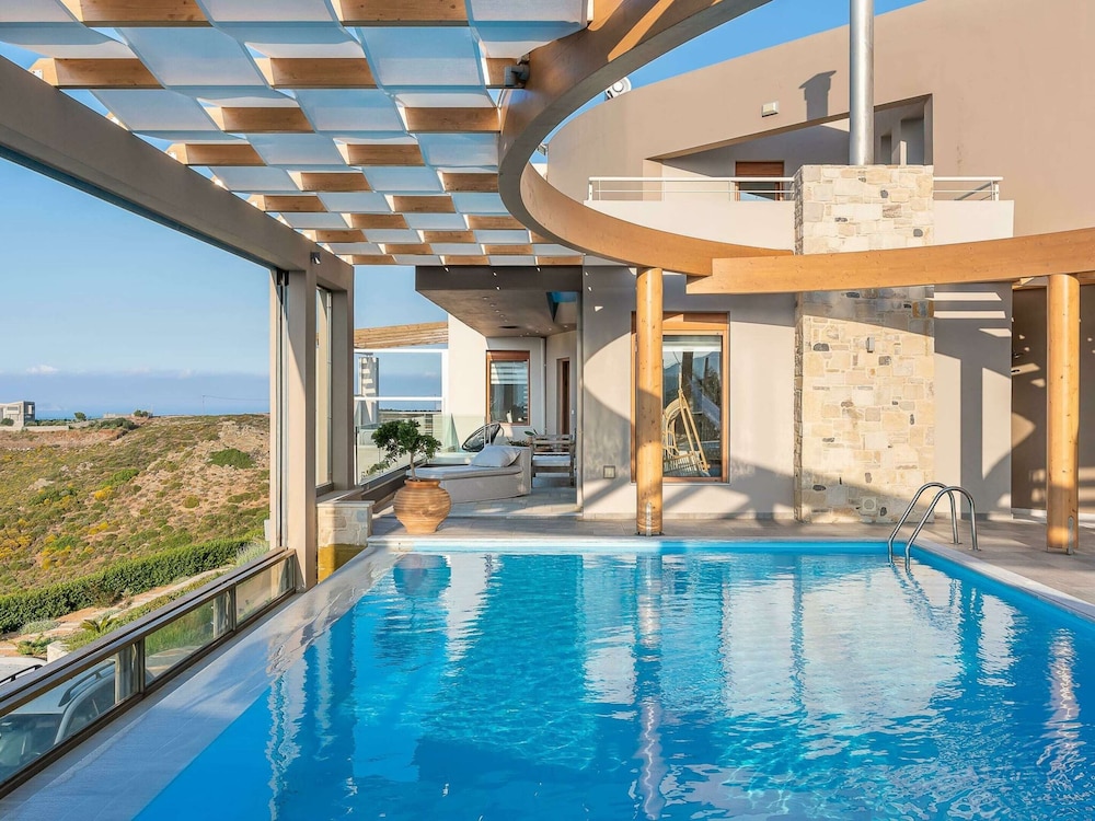 Luxury Villa With Heated Pool Near Beach photo 3