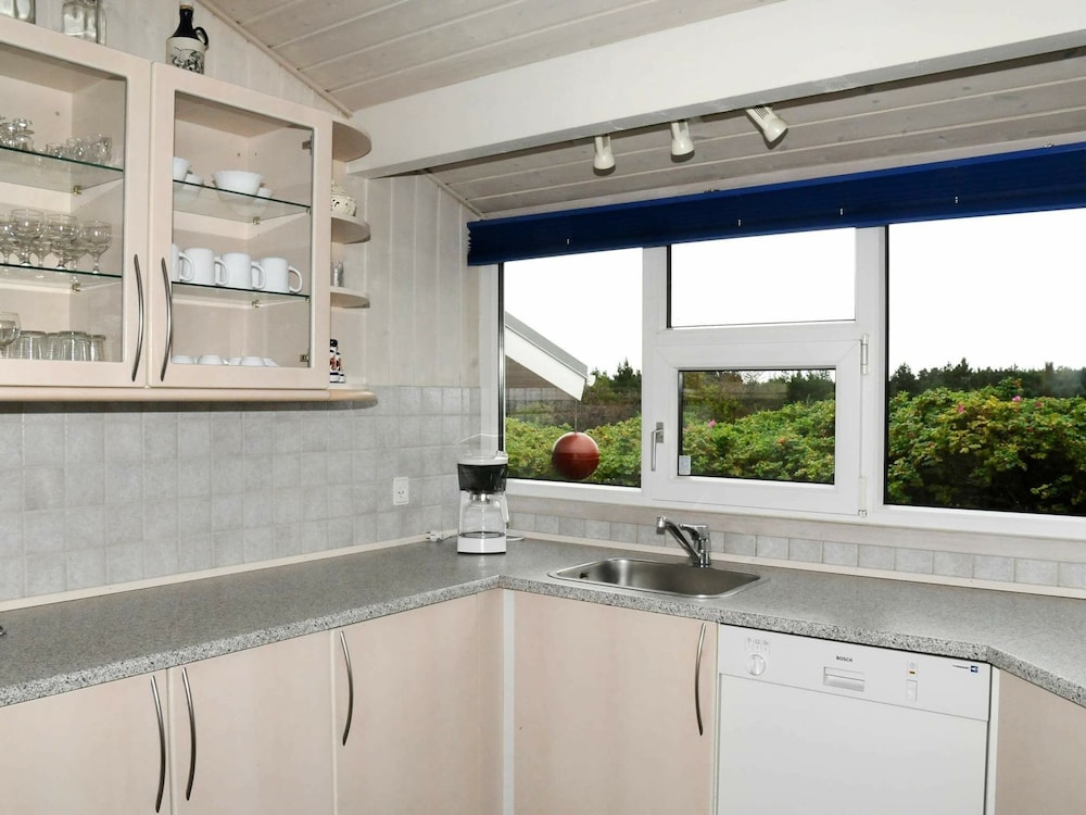 7 Person Holiday Home in Henne-by Traum view 5