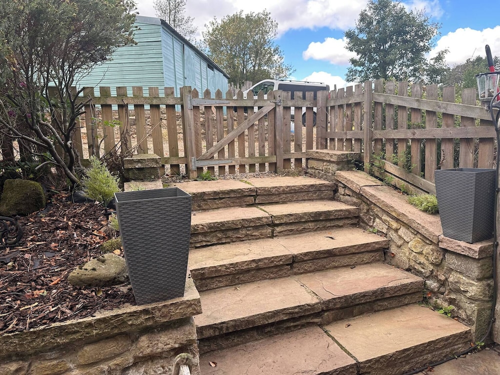 ๐ฟ Quaint Country Cottage With Valley Views, Dog-friendly & Horse-friendly