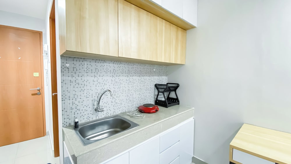 Nice And Comfy Studio At Evenciio Margonda Apartment
