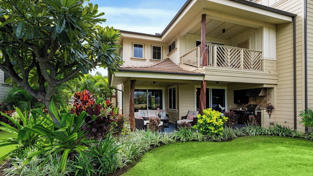 Spacious Ground Floor End Unit - Walk to Beach & Shopping - Vrkcv