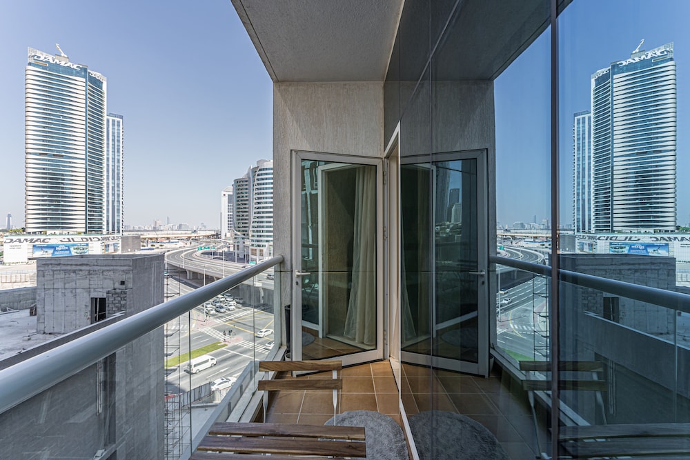 HiGuests - Burj Al Nujoom Tower