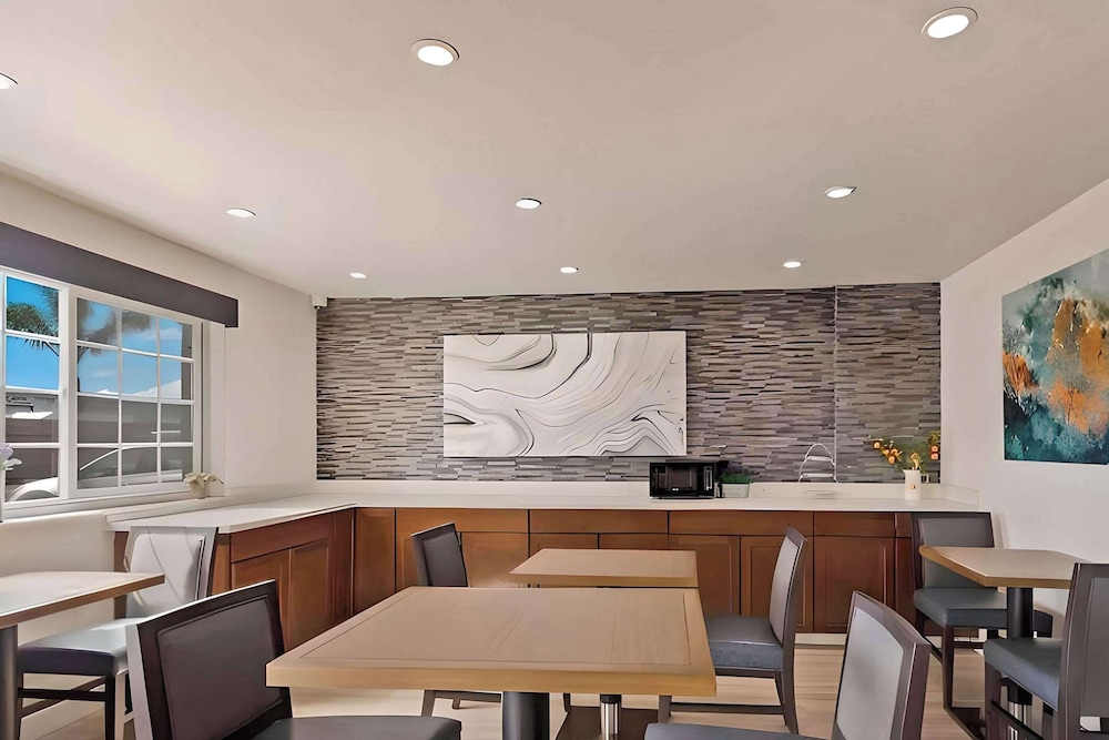 Hayward Vacations - Comfort Inn - Property Image 13