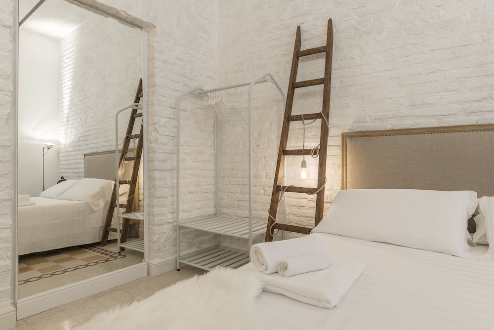 Romantic Vintage Colosseum Apartment