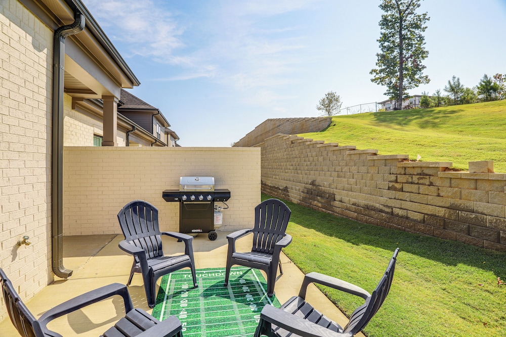 3 Mi to Ole Miss, New Build: Inviting Townhome!