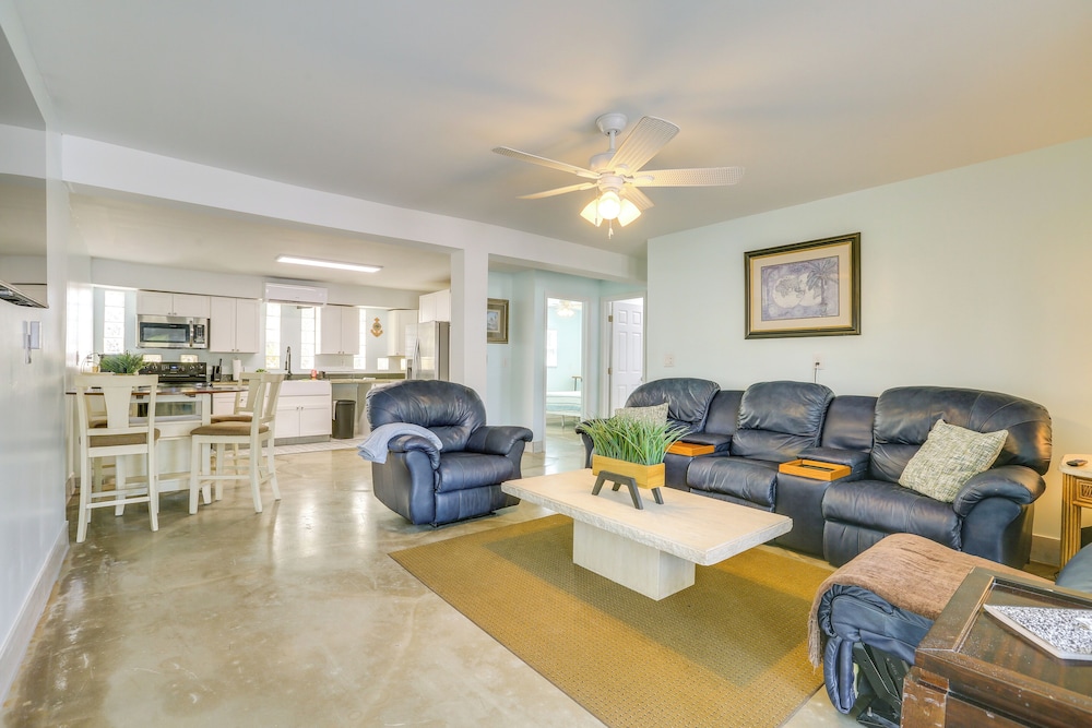 Walk to Beach: Fort Meyers Home w/ Patio!