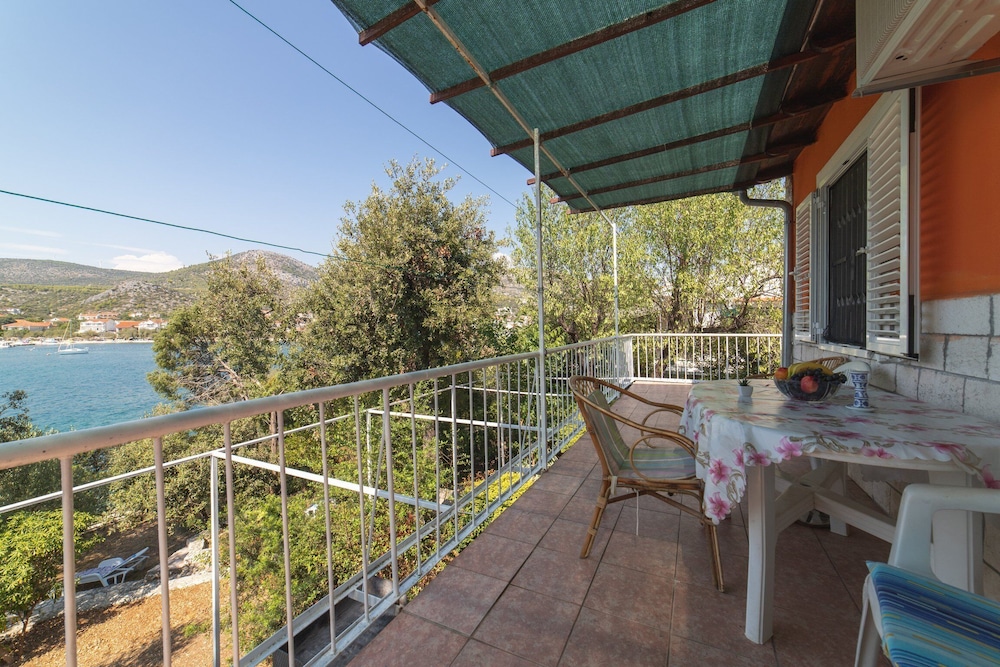 Perfect Beachfront Getaway Ideal for Families