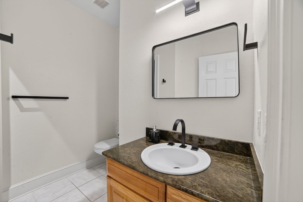 Lakeland Oasis Hot Tub, Lanai & Fire Pit 3 Bedroom Home