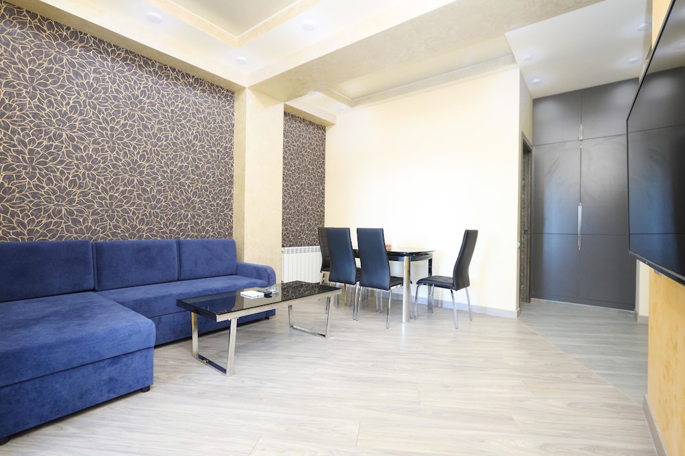 Stay Inn next to Dalma Mall