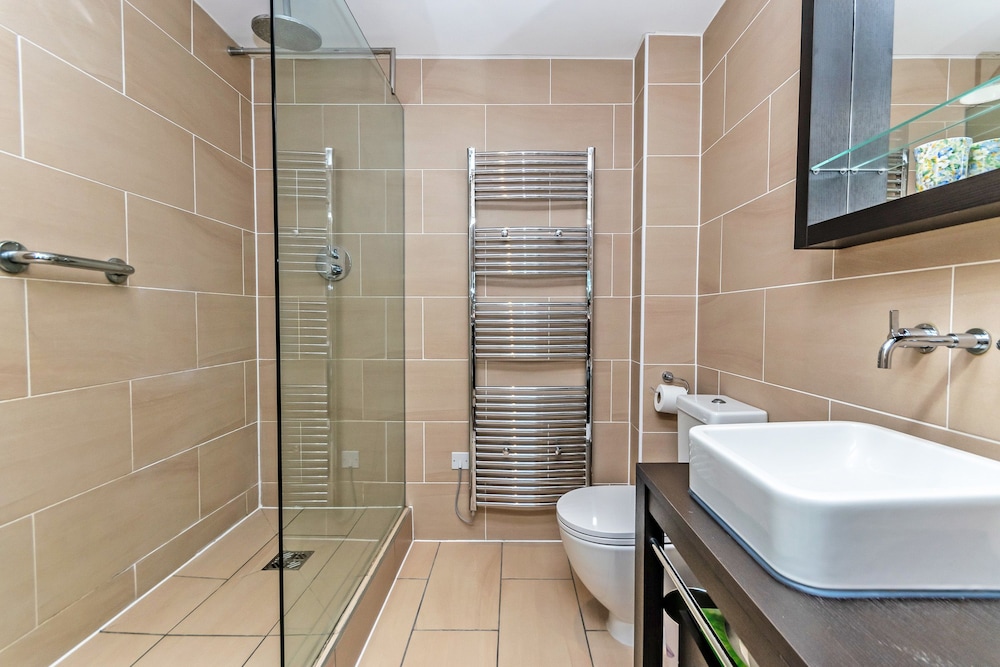 Racecourse Serviced Apartments