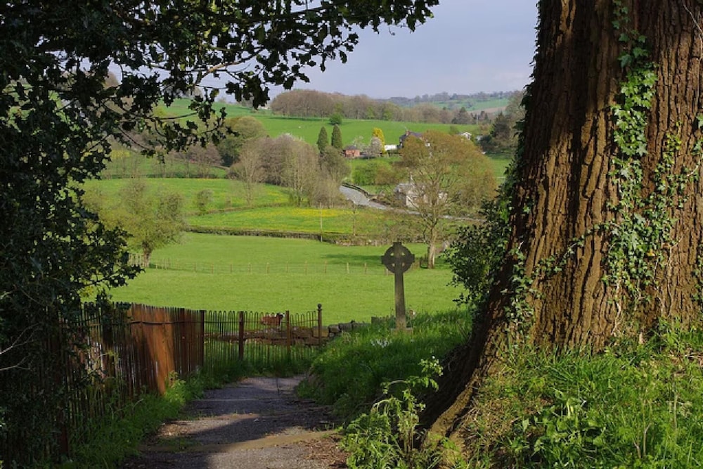 Pet Friendly - Country Cottage - 2 Guests Retreat