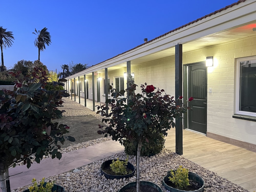 Mauna Loa Motel