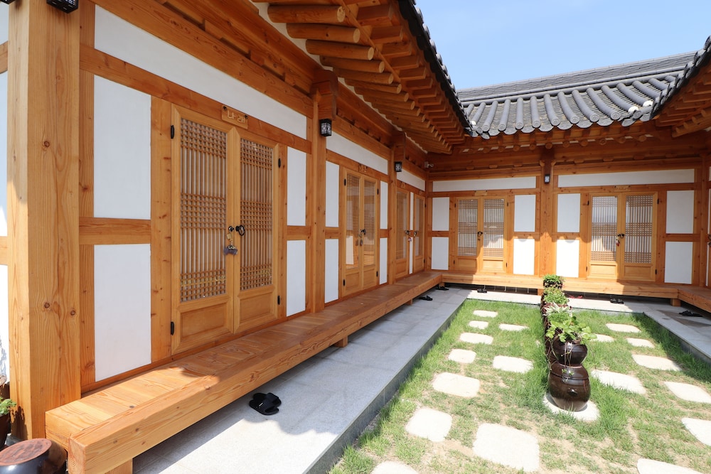 Nadul Hanok