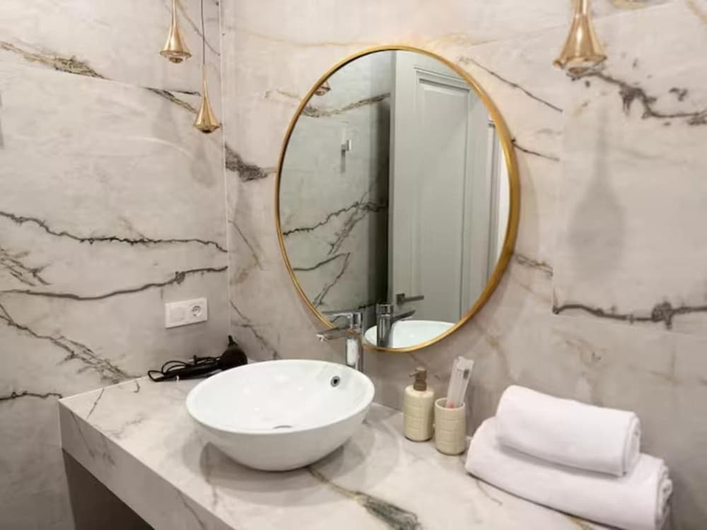 Elegant Escape on Amiryan by Sweet Home