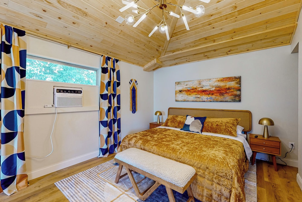 3BR Dog-friendly House, Central A/c, Cornhole