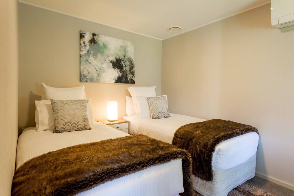 Private & Charming Panorama Retreat view 5