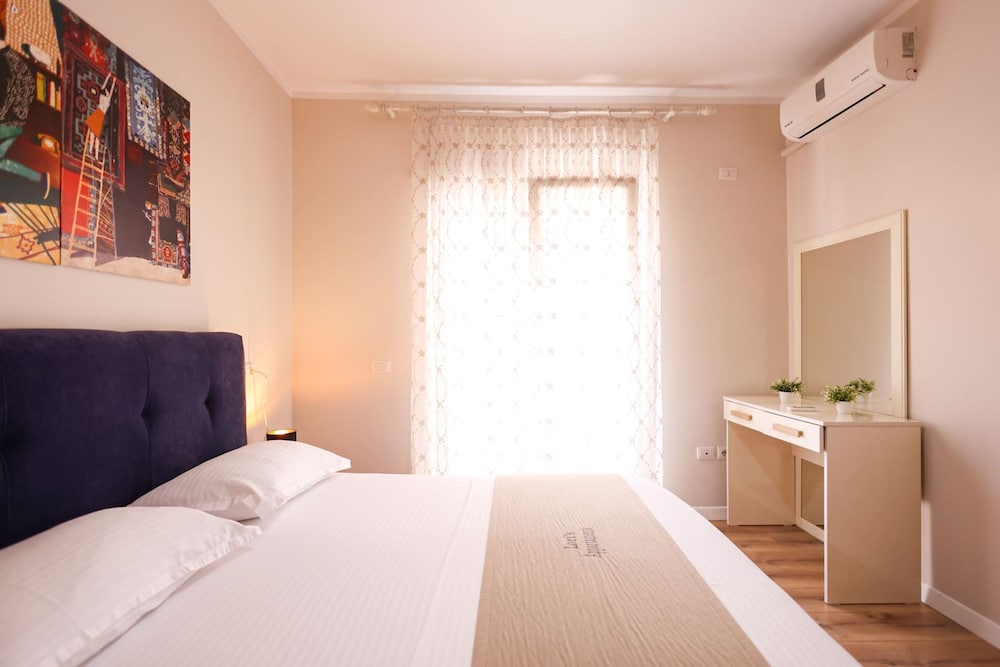 Grandstay Urban Six in Durr s