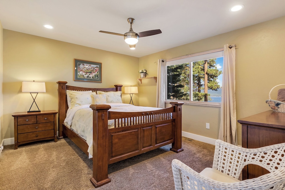 Tahoe Mountain Retreat Sleeps 12!