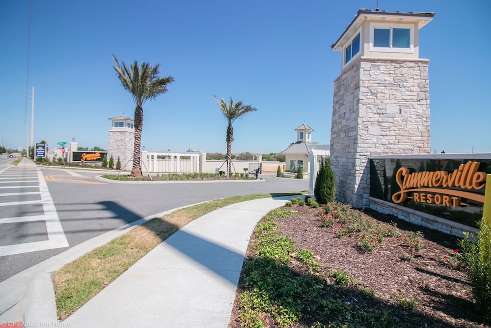 7520 SV Summerville - 4 Bed Townhome With Spa - Image 1