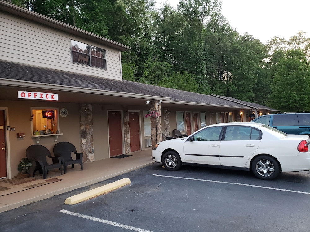 Chatuge Mountain Inn - Property Image 9