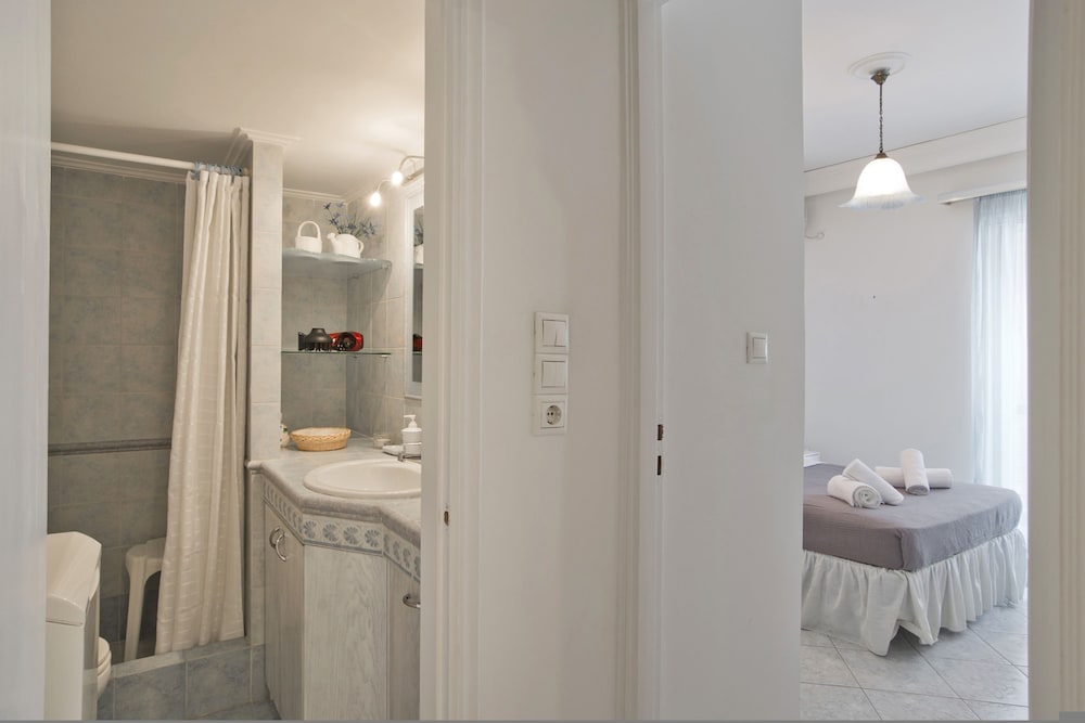 Blue Nest in Dafni With 1 Bedrooms and 1 Bathrooms
