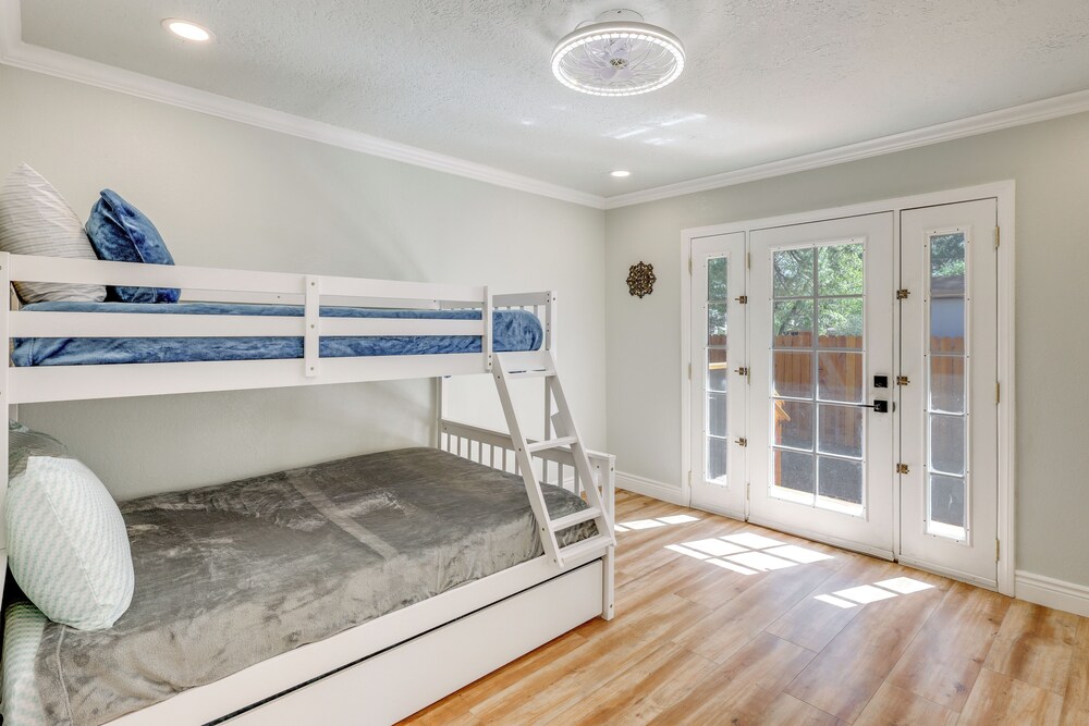 Near Slopes & Shores: Pet-friendly Sugarloaf Gem