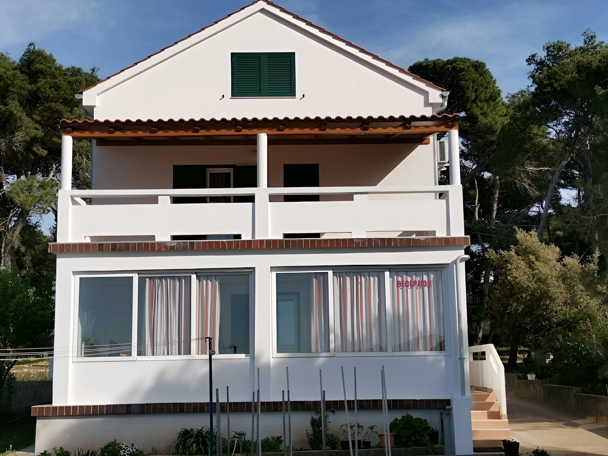 Igi - in the Beach Camp - A1 Porat view 3
