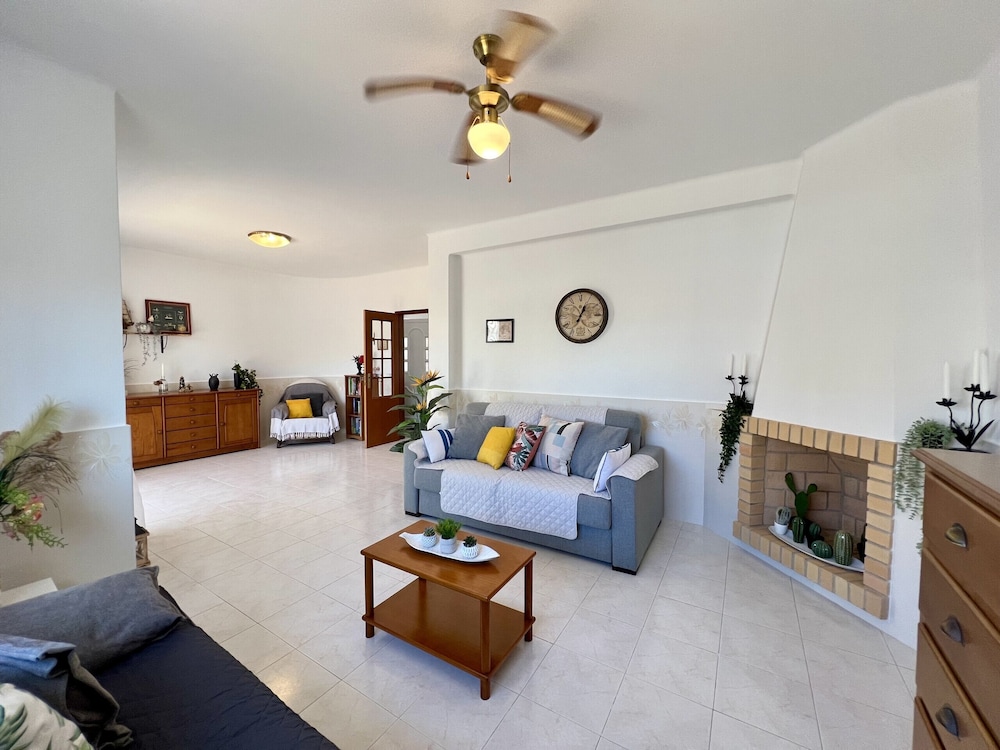 Pêra Stylish Villa With Pool by Homing