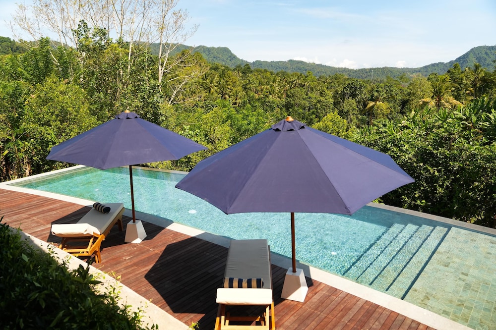Devani Resort Sidemen