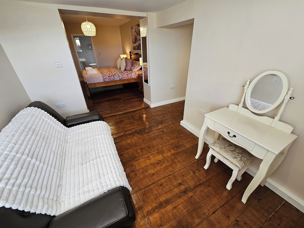 Seaside Escape at Ty Bugail - Holyhead