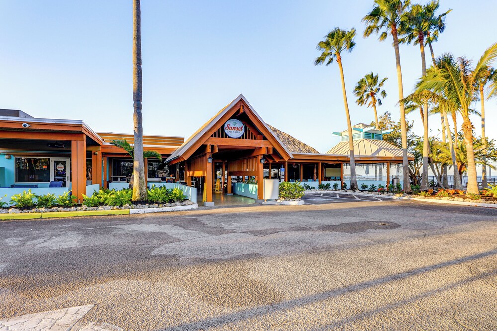 Swim, Fish & Explore: Waterfront Gem in Ruskin