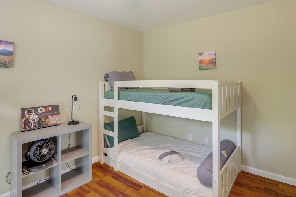 Family Home w/ Game Room, 3 Mi to Dtwn Asheville!
