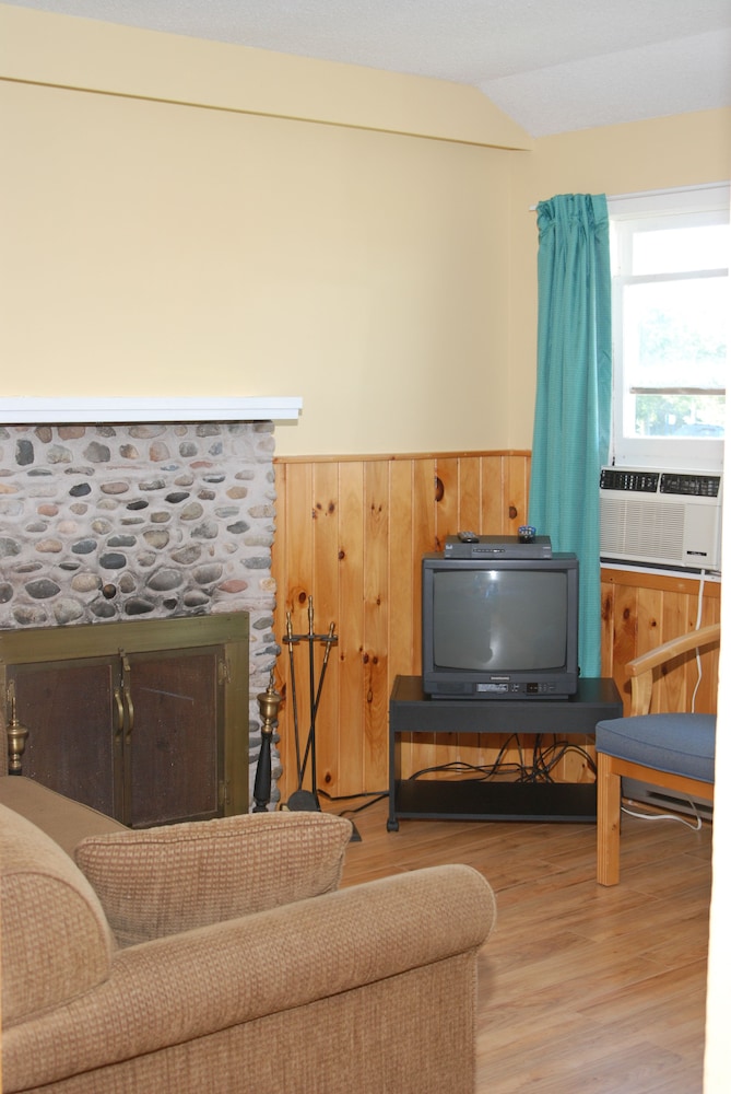 Shining Waters Cottages