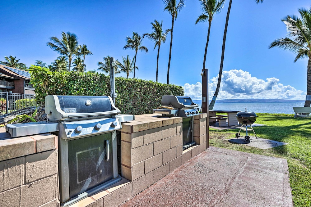 Kaunakakai Vacation Rental w/ Pool Access & A/c!