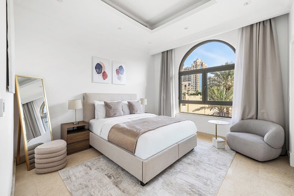 5BR M Private Villa Direct Beach Access