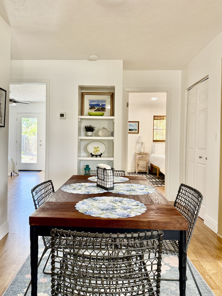 Naples Park Cottage 106th 6 Blocks Off Ocean 2 Bedroom Home