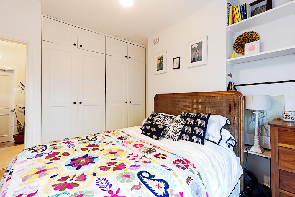 Colourful and Cosy Home in De Beauvoir Town