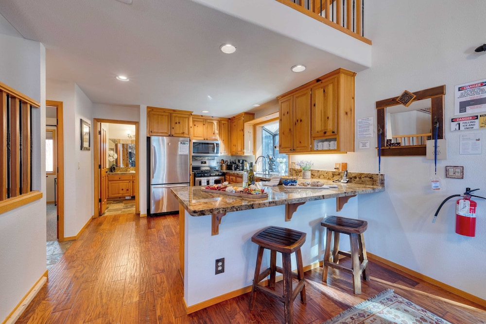 Cozy Escape w/ Hot Tub + Deck & Access to Tahoe Donner & Skiing Alpenglow Chalet by Avantstay