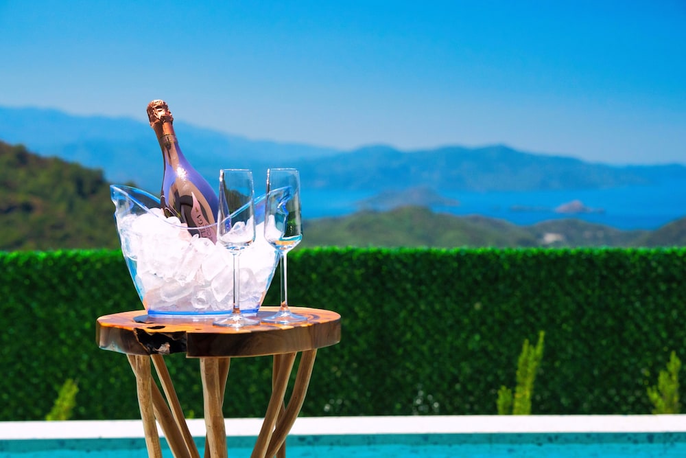 Villa Oxy & Seaview & Private Pool & Indoor Heated Pool