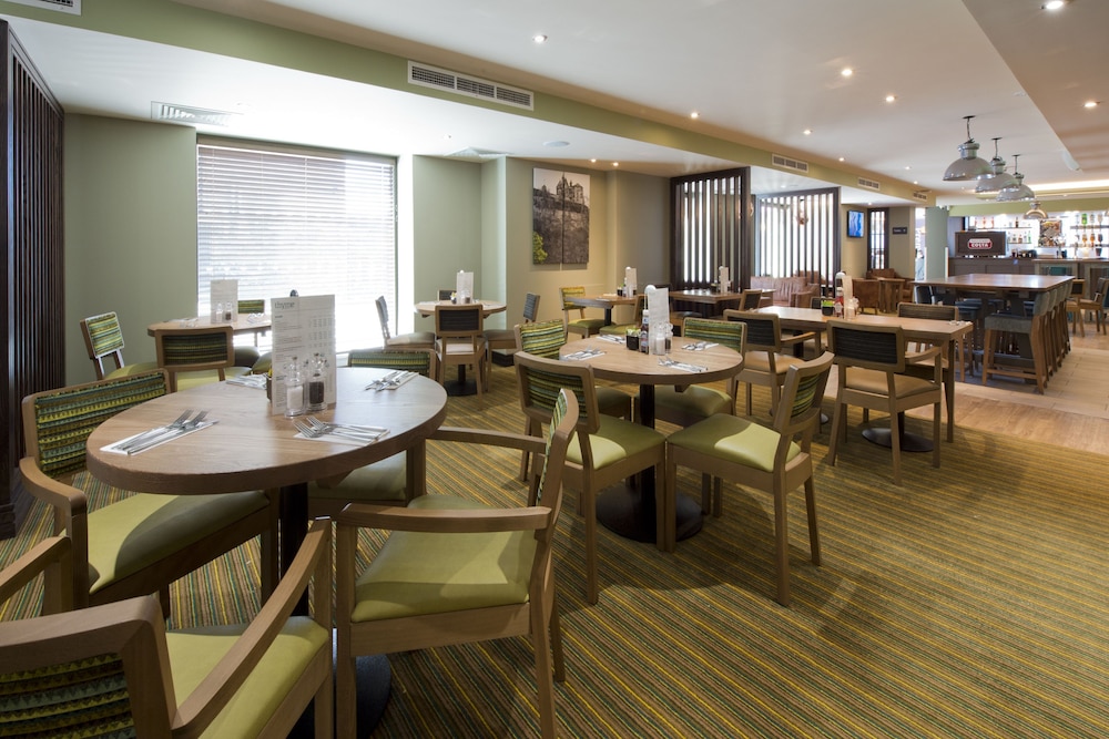 Premier Inn Edinburgh Cc York Place/St James Quarter - Image 3