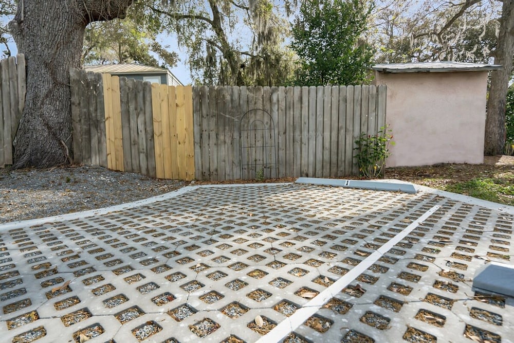 Downtown St Augustine Steps to Ice Plant Upscale