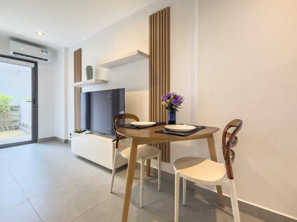 Garden View Apt- 1BR T1-103