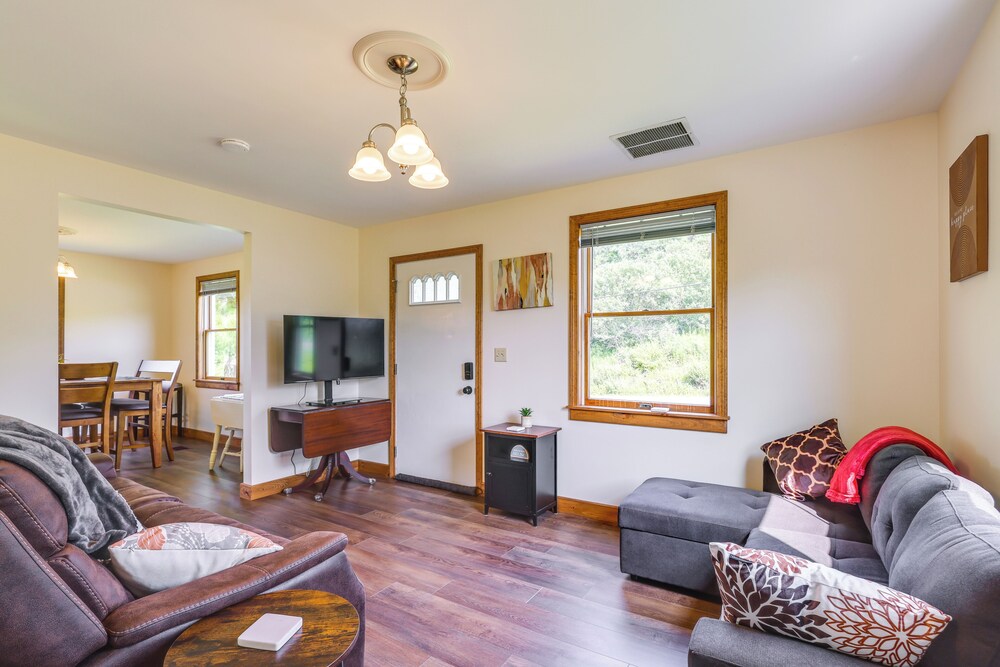 4 Mi to Dtwn Granville: Family Home w/ Deck!